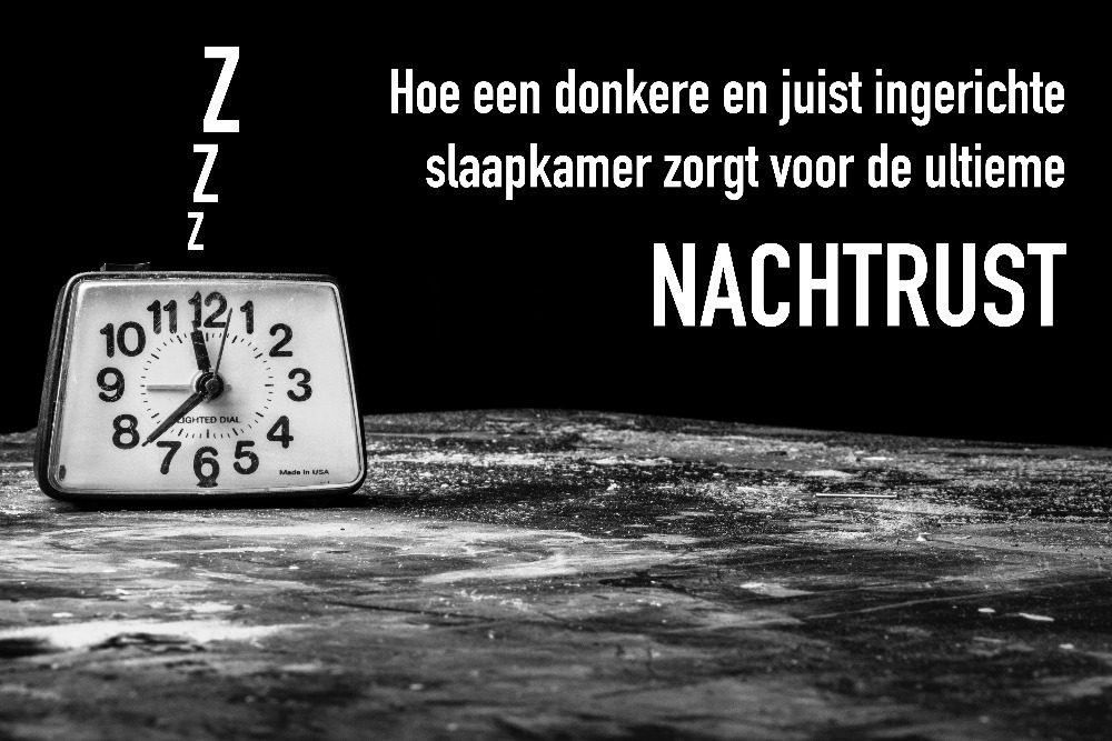 donkere en juist ingerichte slaapkamer