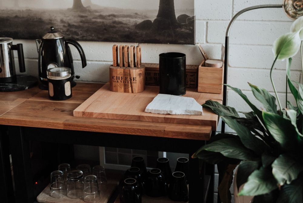 Houten werkblad in de keuken